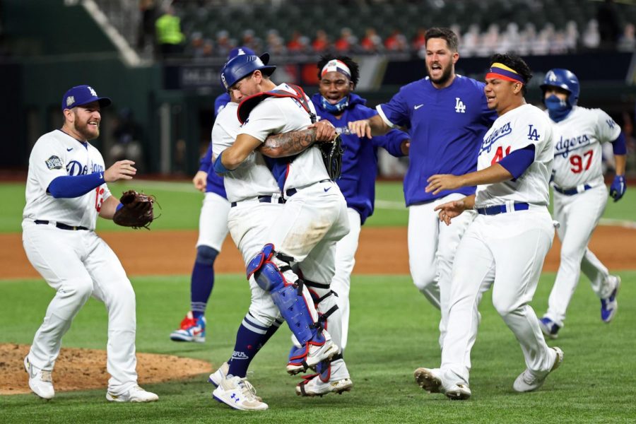 Dodgers+celebrating+victory