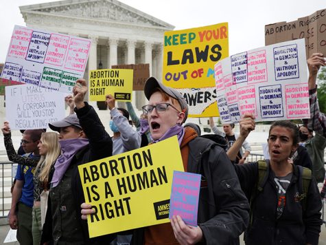 Roe vs. Wade protest outside supreme court. From Medical News Today.