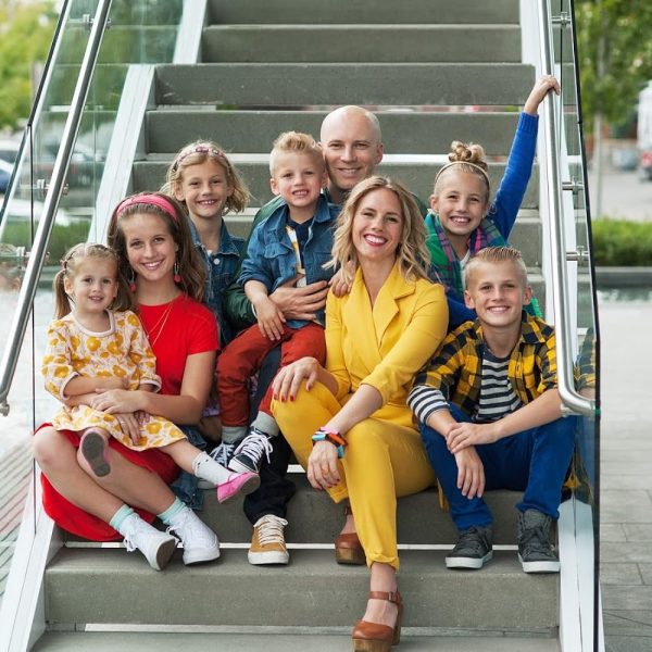 An image of the Franke family taken in 2015. Ruby Franke is pictured wearing yellow in the center of the image.