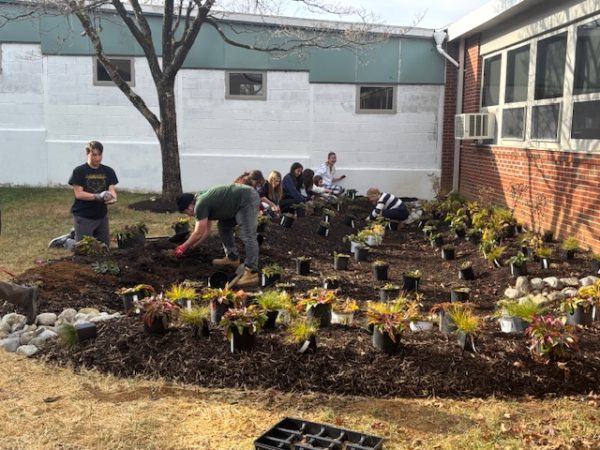  Rutgers staff and WMC students planting